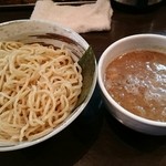 美豚 - 煮魚だし汁つけ麺。