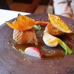 レストラン ヴァリエ - 京都日吉町ポーク　コリメイン②アンダーの香る網焼き　オレンジキャラメリゼソース