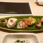 和食嘉肴 うす井 - 紅ずわい蟹、菊花の酢の物、秋野菜の焚き合わせ、長芋の鮨、合鴨ロース