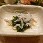 和食嘉肴 うす井 - しらすと春菊のおひたし