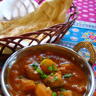 Curry made with authentic spices◆Enjoy with tandoori-baked naan