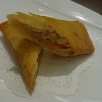 中国料理 青冥 大丸梅田店 - 揚げたて熱々、パリパリの皮に具沢山の餡がたっぷりの春巻き1本259円