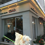 イタリアンジェラート CIAO - 店構えと今回チョイスしたジェラートです。