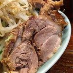 立川マシマシ - 豚は軟らかくて美味しい