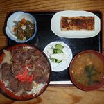 新山根温泉 べっぴんの湯 - 赤べこたっぷり丼定食