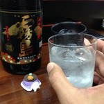 ラーメン神山 - H.27.11.30.夜 黒霧島ロック 380円 vs 水 de 乾杯♪