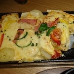 Shirokiya - とろーりチーズのモチモチ鉄板ピザ