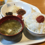 Hirosaki Touei Hoteru - 日本の食卓には欠かせない日の丸ごはん