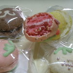4503021 - 苺マカロンの中はドピンク