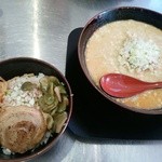 高崎はた山 - 【2015.12.1(火)】担担麺(並盛・140g)800円＆そぼろご飯400円