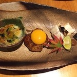 いざかや しん - 牡蠣和風グラタン、広島江田島軍鶏のつくね、地穴子白焼き