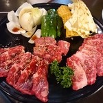 七輪 - 上焼肉盛合わせ