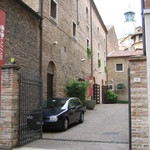 Osteria Casa Del Vino - 煉瓦積みが美しいチョットした裏通りの佇まい