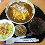 Korian Dainingu Sai - 「特製チーズインオムカレー」（サラダ付き）980円