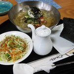 Korean Dining 彩 - 「冷麺＆おむすびセット」（サラダ付き）　980円