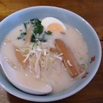 台湾料理　福味 - 豚骨ラーメン (炒飯とセットで)  580円