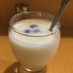 CHOTA - ラッシー（ヨーグルトドリンク＋ブルーベリー入り）