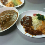 カレー幸 - カレー&トンかつは、鉄板の組み合わせです。
      某高校時代からお世話になっております。
      いつ間にか、うちのカミさんも、カレーの幸の大ファンです。
      値段も当時のままで、とてもコストパフォーマンス
      大です。