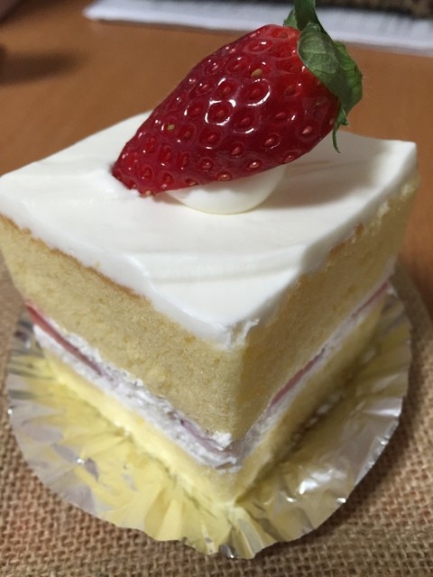 ショートケーキとプリンを頂きました ショートケーキは小ぶりの四角いケーキでスポンジはふわっとしてクリ By ありこりん ヒイラギ Hiiragi 江南 ケーキ 食べログ ショートケーキとプリンを頂きました ショートケーキは小ぶりの四角いケーキでスポンジはふわっとしてクリ By ありこりん ヒイラギ Hiiragi 江南 ケーキ 食べログ