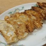 来々軒 - 焼き飯が大盛りにできないとのことでギョーザ追加注文