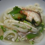 棟梁 - 「牛テールうどん」を小鉢に取ったところ