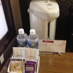 奈良屋 - 2015年11月：お部屋にペットボトルがあるのがありがたかったです