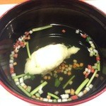 奈良屋 - 2015年11月：夕飯の清汁仕立て　小柱真丈、彩りあられ、三つ葉、柚子