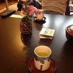 奈良屋 - 2015年11月：部屋に生花が飾ってあるのが嬉しかったです(^^)
