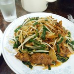 新華苑 - レバニラ炒め、レバーの癖が無く食べやすいのです。
      