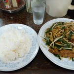 新華苑 - レバニラ炒め950円とご飯250円
      