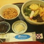 玄海唐津 - 【料理】野菜天麩羅うどん(600円)とお昼2時までだとかしわごはん(100円)ｻｰﾋﾞｽ