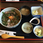 ごはん屋 漁火 - たい刺たまご丼