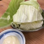 串屋横丁 - お通し　新鮮キャベツ