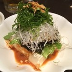 Shokudouen - 豆腐サラダ。ネギが山盛り！