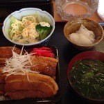 食事処 居酒屋 富士子 - 特製炙り豚重￥1000（2015.11月）