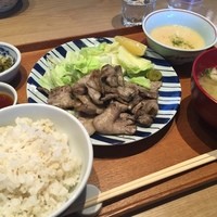 赤坂うまや 新宿 - 博多もち豚の炭火焼き とろろ定食