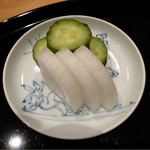 まき村 - 本日の香の物は胡瓜と大根