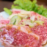 焼肉スンチャン - 看板メニュー！国産黒毛和牛A5ランクを使用したこだわりのスンチャンカルビ(1人前1,080円)