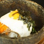 焼肉スンチャン - アツアツ！自家製ナムルを使った石焼ビビンパ(1,080円)