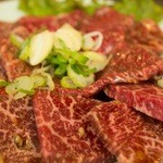 焼肉スンチャン - 国産黒毛A5ランクを使用したロース(1人前1,080円)