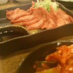 焼肉ホルモン 龍の巣 大阪京橋 - タン刺し！絶品