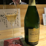 シャンパン&ワインと熟成鮨 Rikyu - シャンパンです