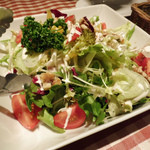 カプリ - 山盛りの新鮮サラダ