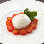 Overflowing with milk! Caprese made with DOP certified buffalo mozzarella cheese