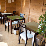 スプーンソング - オーダーが通るとスパイスの香りに包まれる店内。