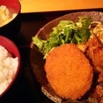 Nagomiya - 日替りランチ ６００円 ご飯味噌汁お代わり無料 ふりかけ お新香付き 喫煙可