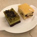 Rosa Salva - 小さいサイズのケーキを購入。自分のはピスタチオ