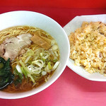 天神亭 - ラーメン(250円)+チャーハン(350円)