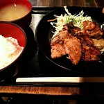 炭火焼鳥　つくね屋 - もも炭焼ランチ680円