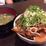 俺のたこ焼 どん - ミニ丼　豚キムチ丼！お味噌汁付き　美味しい！量もちょうど良い（＾◇＾）